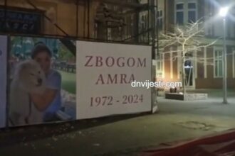 VELIKA SRAMOTA: Na dan dženaze 10 metara od bilborda posvećenog ubijenoj Amri igrali kolo (VIDEO)